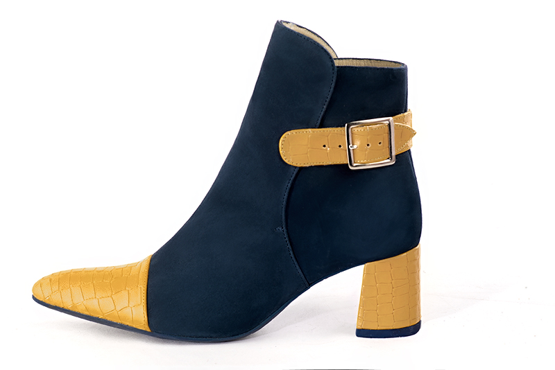 Mustard yellow and navy blue women's ankle boots with buckles at the back. Tapered toe. Medium flare heels. Profile view - Florence KOOIJMAN